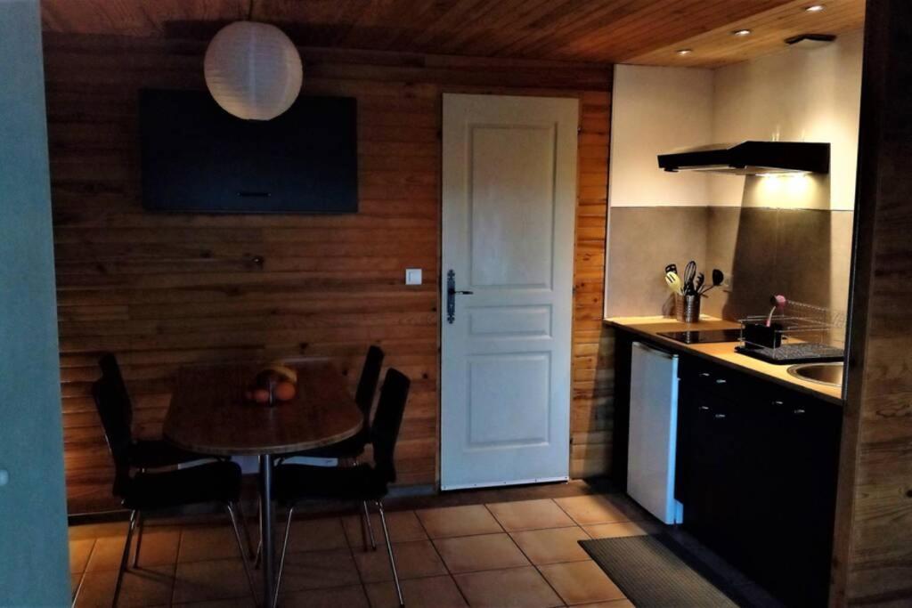 Studio 32M2 - Dans Propriete Avec Vue Imprenable Sur Le Lac Du Salagou Liausson Bagian luar foto